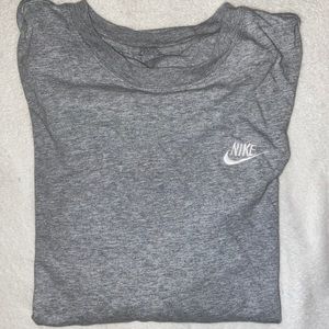 🌷4/20 Nike gray long sleeve t-shirt